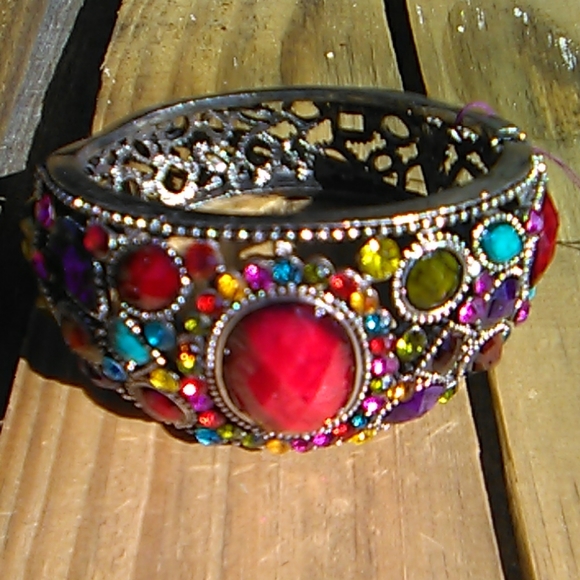 Jewelry - Nwt Multicolored beaded bracelet